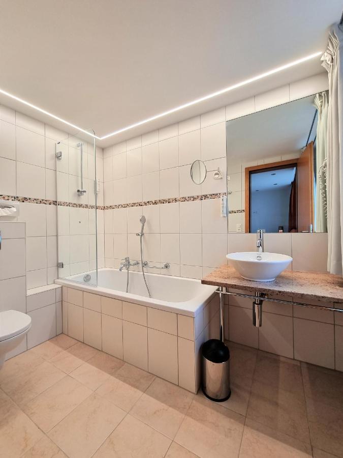 Self-Service Guesthouse Berggeist 萨斯费 外观 照片