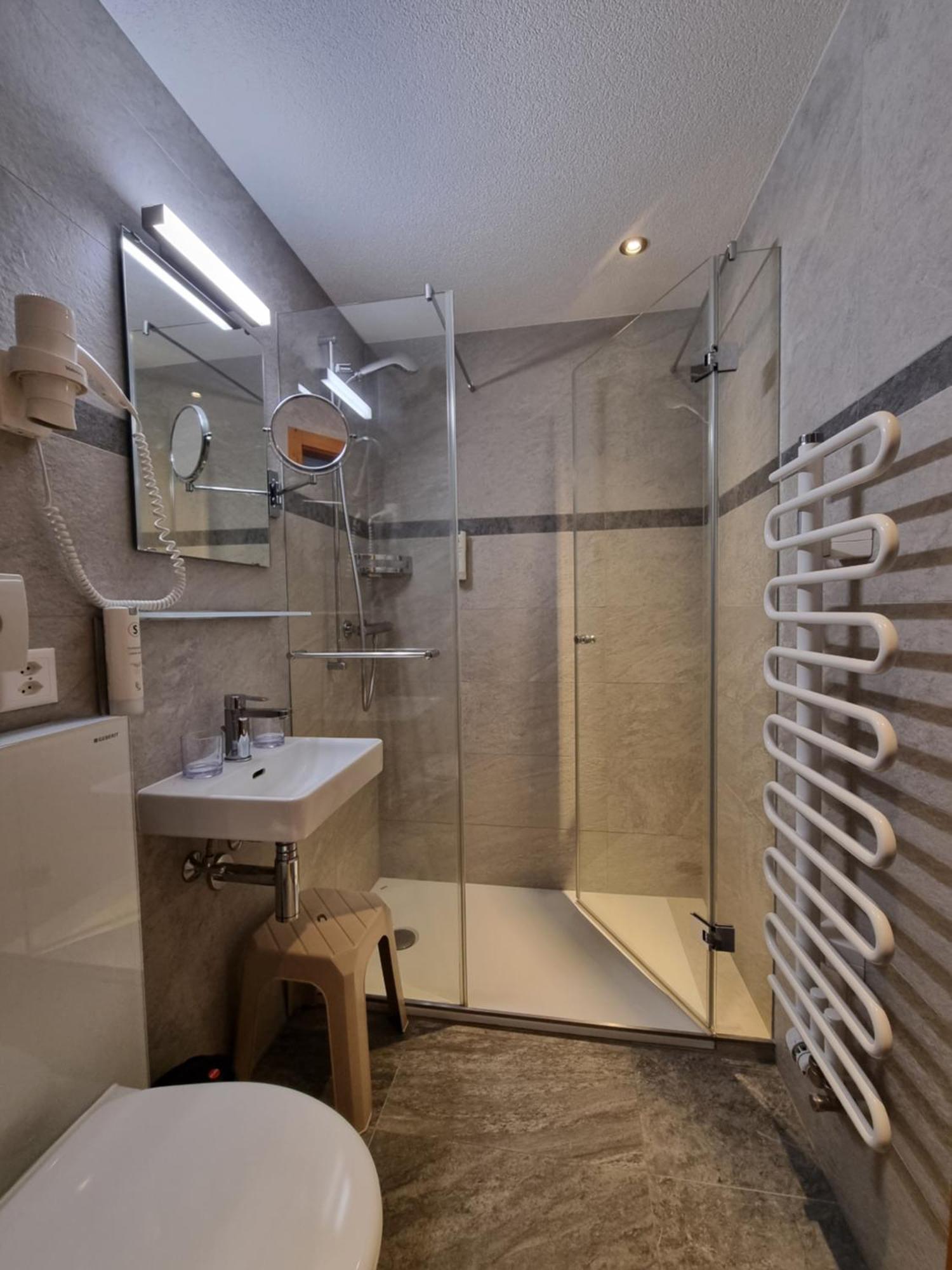 Self-Service Guesthouse Berggeist 萨斯费 外观 照片